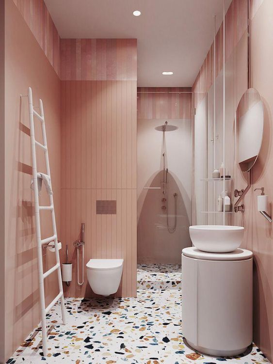 bagno-pareti-rosa-con-luce-artificiale